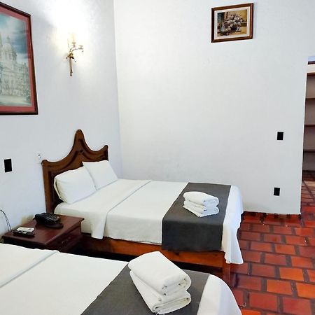 גואדלחארה Hotel Frances מראה חיצוני תמונה